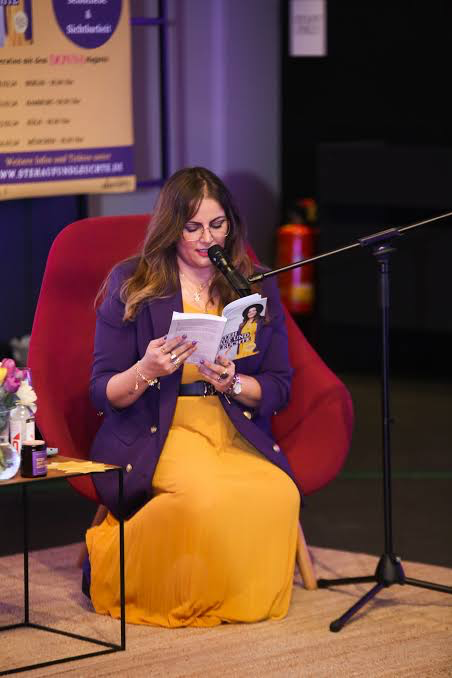 Saina Cortez als Autorin